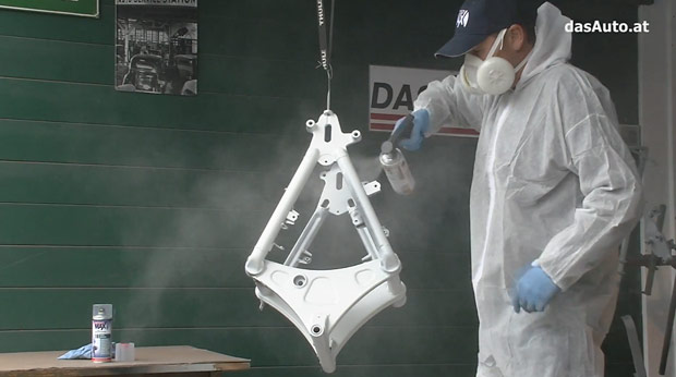 Der Rahmen wird grundiert