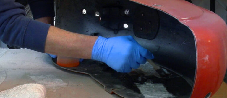 Polyester Harz und Glasfasermatte